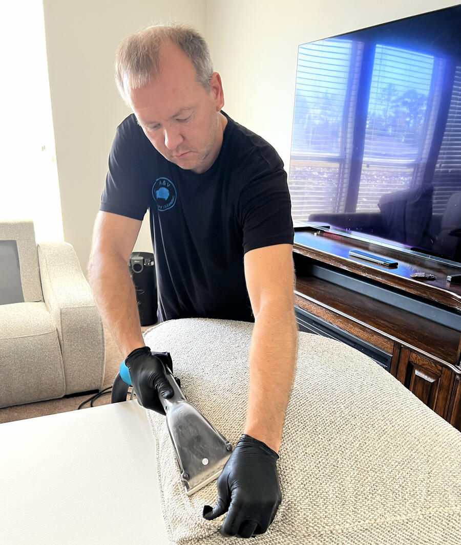 Hot water extraction process for couch cleaning